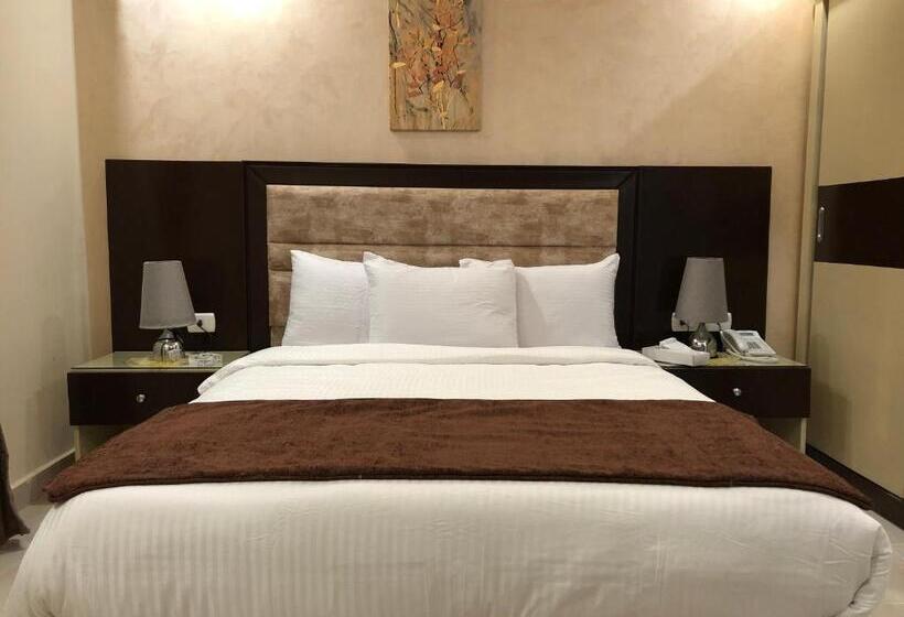 سوییت جونیور, Jewel Dokki