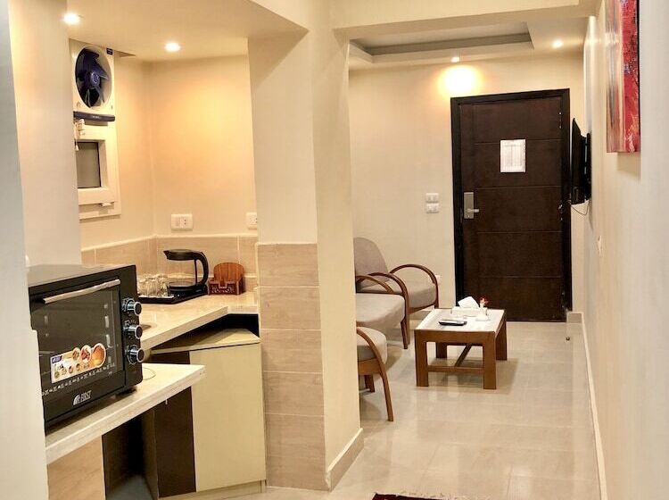 سوییت لوکس, Jewel Dokki