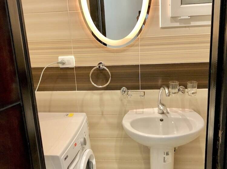 سوییت لوکس, Jewel Dokki