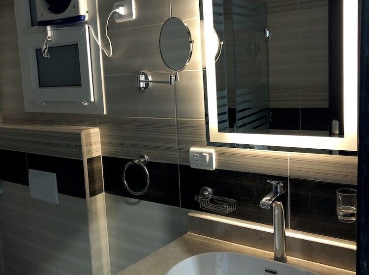 سوییت لوکس, Jewel Dokki