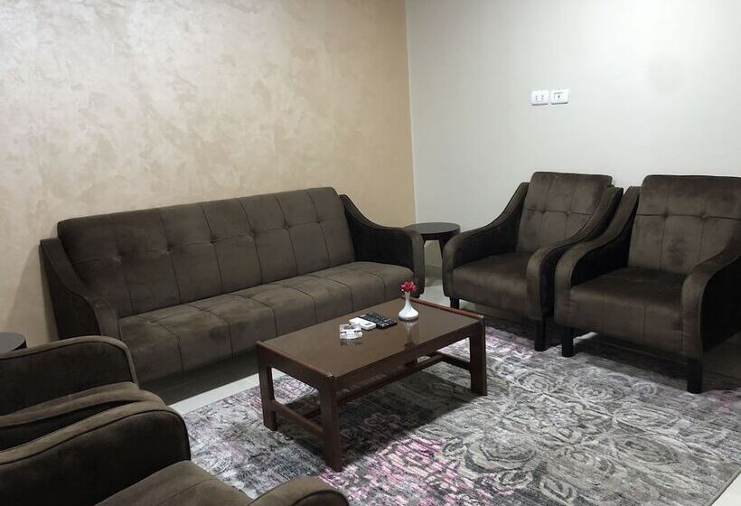 سوییت لوکس, Jewel Dokki