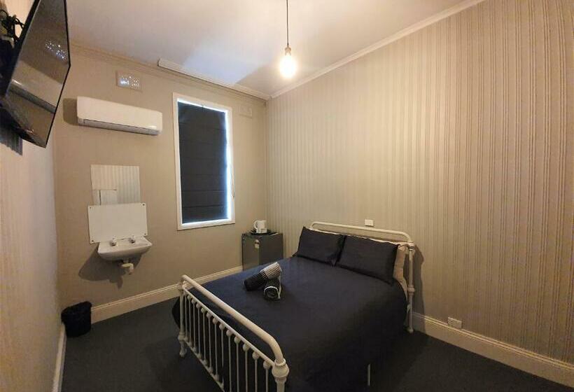 חדר סטנדרט, The Royal