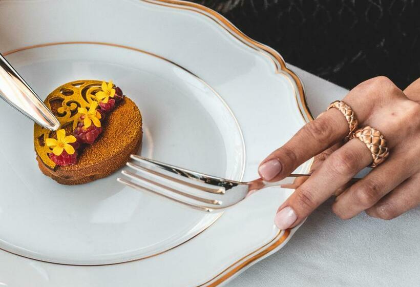 Номер Deluxe Кровать Кинг, Room42   Suites & Apartments