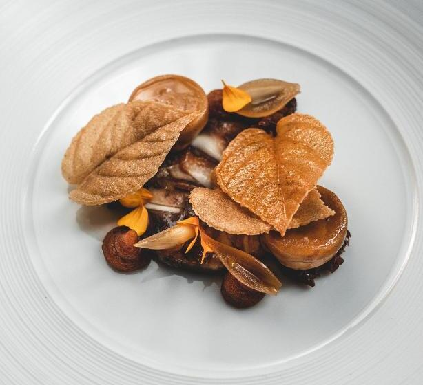 Номер Стандарт с Балконом, Room42   Suites & Apartments