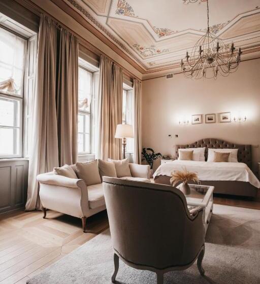 Номер Deluxe Кровать Кинг, Room42   Suites & Apartments