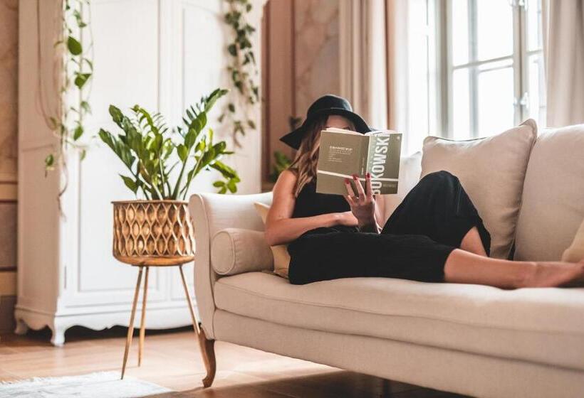 Номер Deluxe Кровать Кинг, Room42   Suites & Apartments