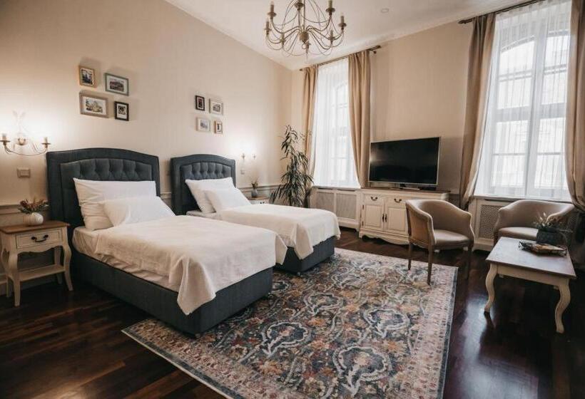 Номер Стандарт с Балконом, Room42   Suites & Apartments