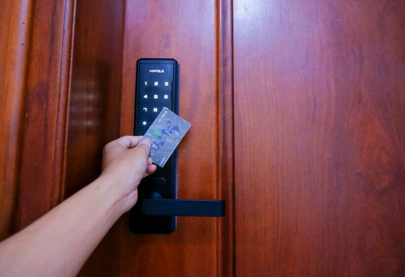 اتاق استاندارد, Jen