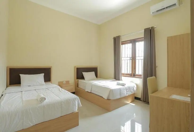 バス共有のスタンダードルーム, Idr Green Guest House Syariah Mitra Reddoorz