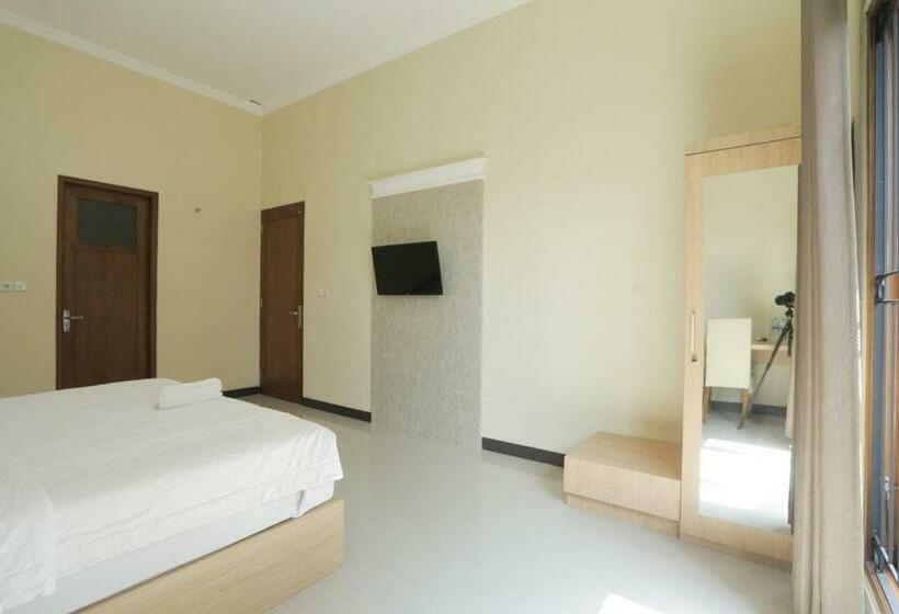 חדר דלוקס, Idr Green Guest House Syariah Mitra Reddoorz