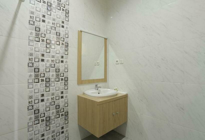 חדר דלוקס, Idr Green Guest House Syariah Mitra Reddoorz