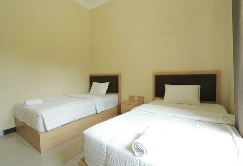 חדר דלוקס, Idr Green Guest House Syariah Mitra Reddoorz