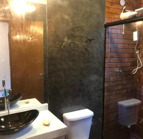 Четырехместный Номер Economy, Pousada Do Suiço