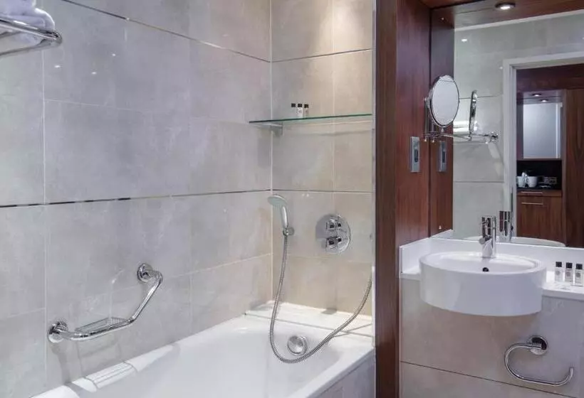キングサイズベッドのスーペリアルーム, Crewe Hall Hotel & Spa   Cheshire