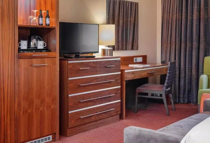 キングサイズベッドのスーペリアルーム, Crewe Hall Hotel & Spa   Cheshire