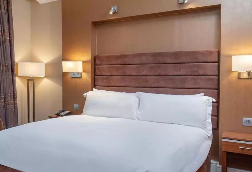 キングサイズベッドのスーペリアルーム, Crewe Hall Hotel & Spa   Cheshire