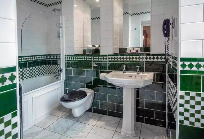 キングサイズベッドのスタンダードルーム, Crewe Hall Hotel & Spa   Cheshire