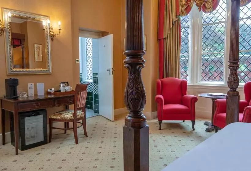 キングサイズベッドのスタンダードルーム, Crewe Hall Hotel & Spa   Cheshire