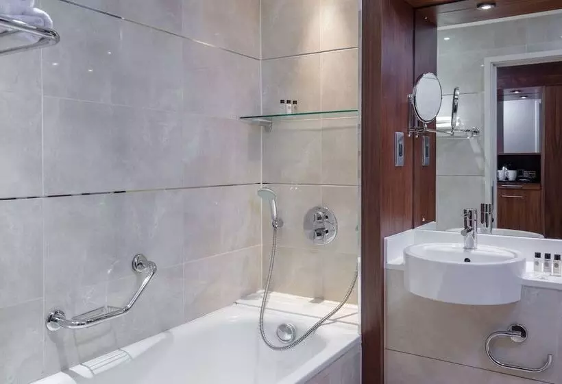 キングサイズベッドのスーペリアルーム, Crewe Hall Hotel & Spa   Cheshire
