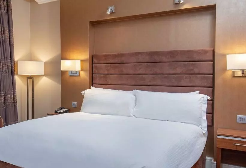 キングサイズベッドのスーペリアルーム, Crewe Hall Hotel & Spa   Cheshire