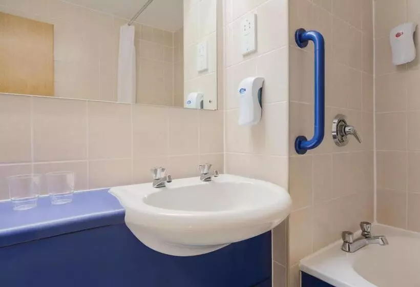 Standard-invahuone, Days Inn Magor