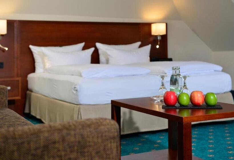 コンフォートルーム, Der Lindenhof