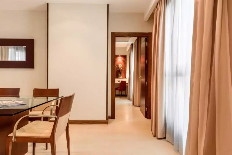 Junior Suite, Exe León