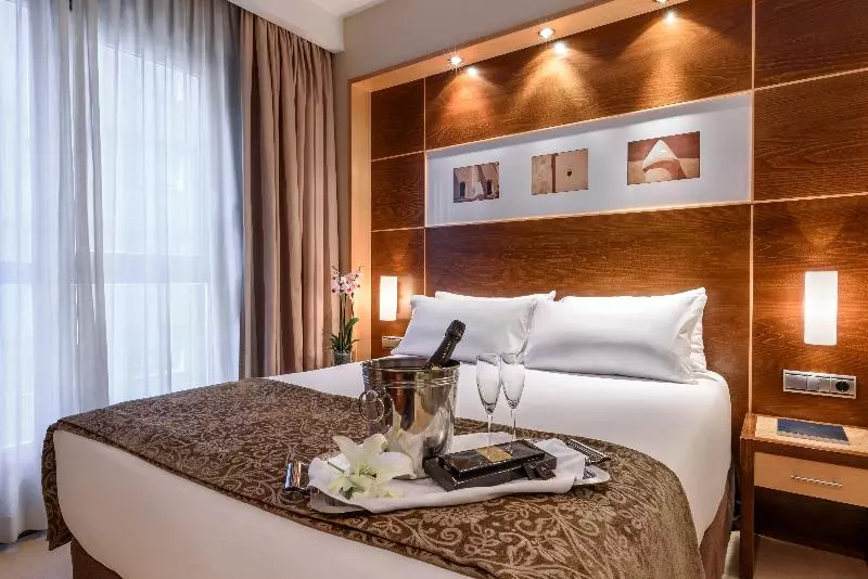Junior Suite, Exe León