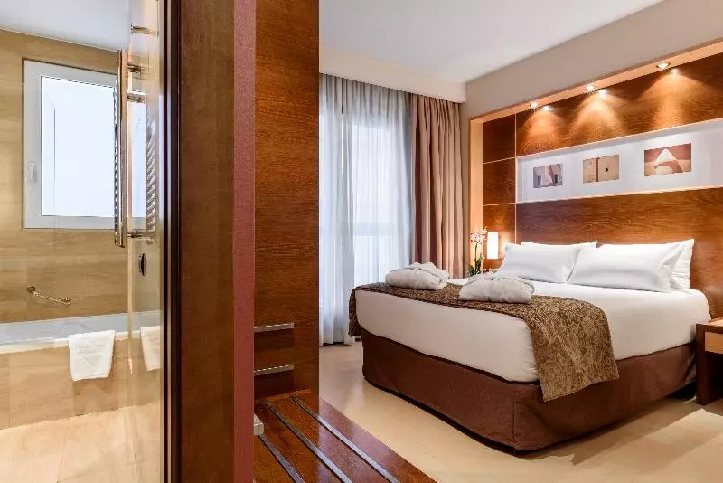 Junior Suite, Exe León