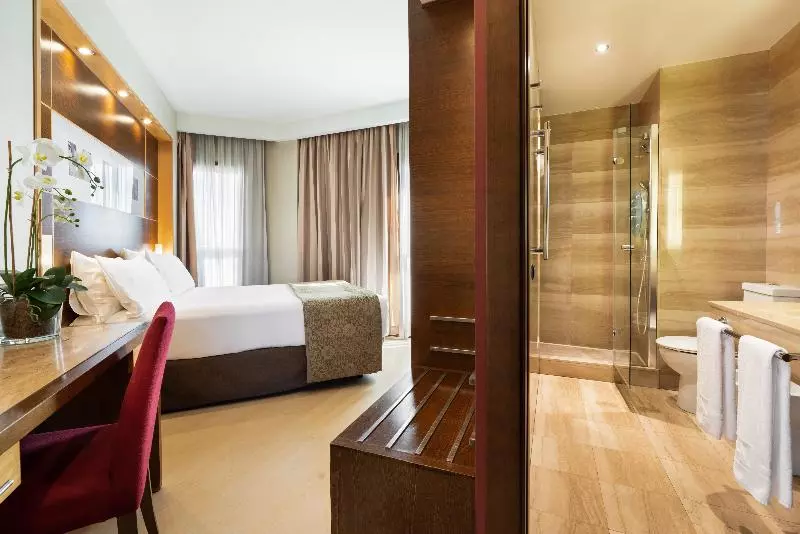 Economy Zimmer, Exe León