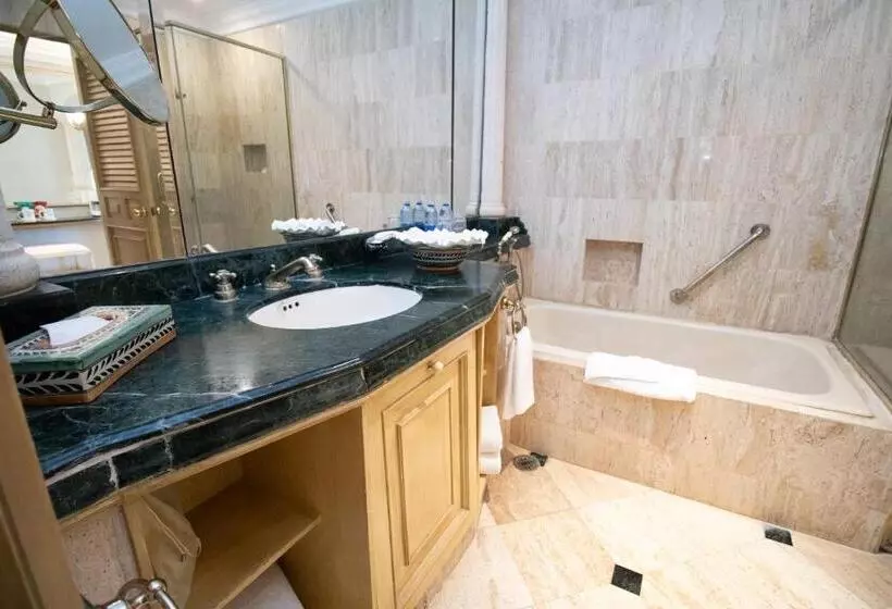 اتاق لوکس با تخت بزرگ, Grand Isla Navidad Golf & Spa Resort With Marina