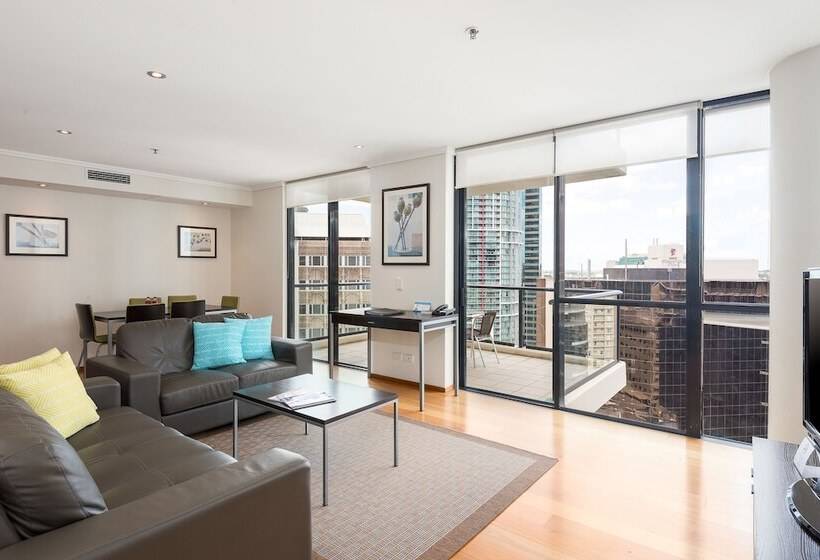 דירת שלושה חדרים, Quest River Park Central