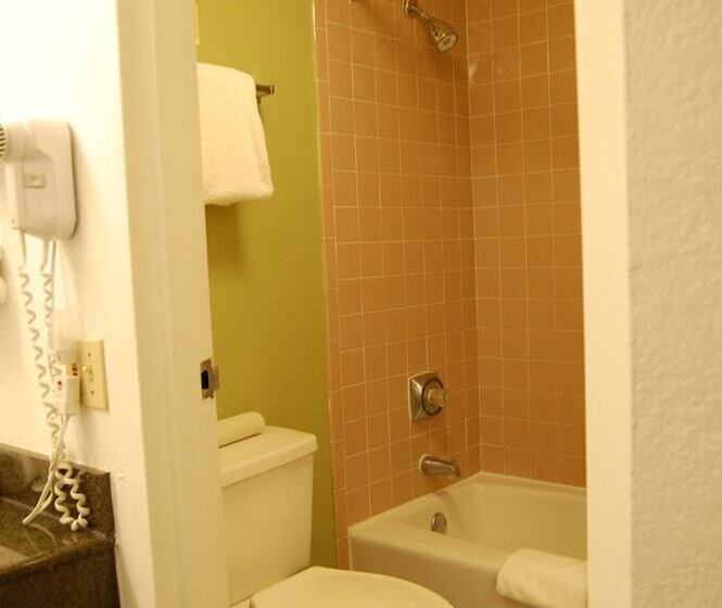 غرفه قياسيه سريرين مزدوجين, Ramada By Wyndham Temple Terrace/tampa North