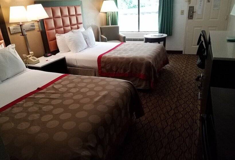 ２ダブルベッドのスタンダードルーム, Ramada By Wyndham Temple Terrace/tampa North