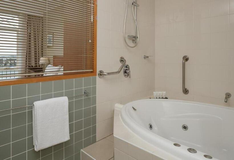 带大床的套房, Rydges Newcastle