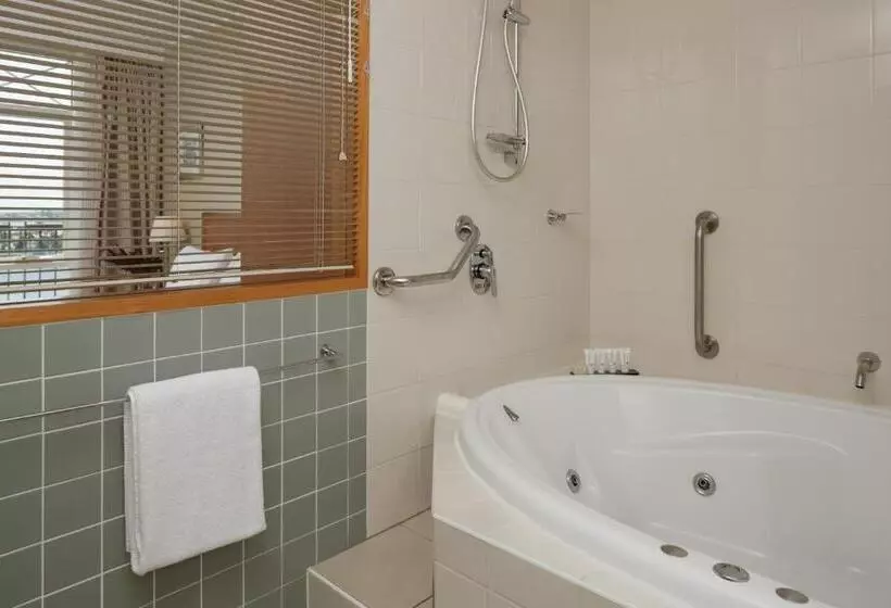キングサイズベッドのスイートルーム, Rydges Newcastle