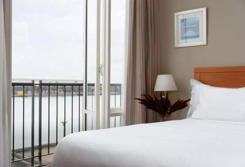 キングサイズベッドのスイートルーム, Rydges Newcastle