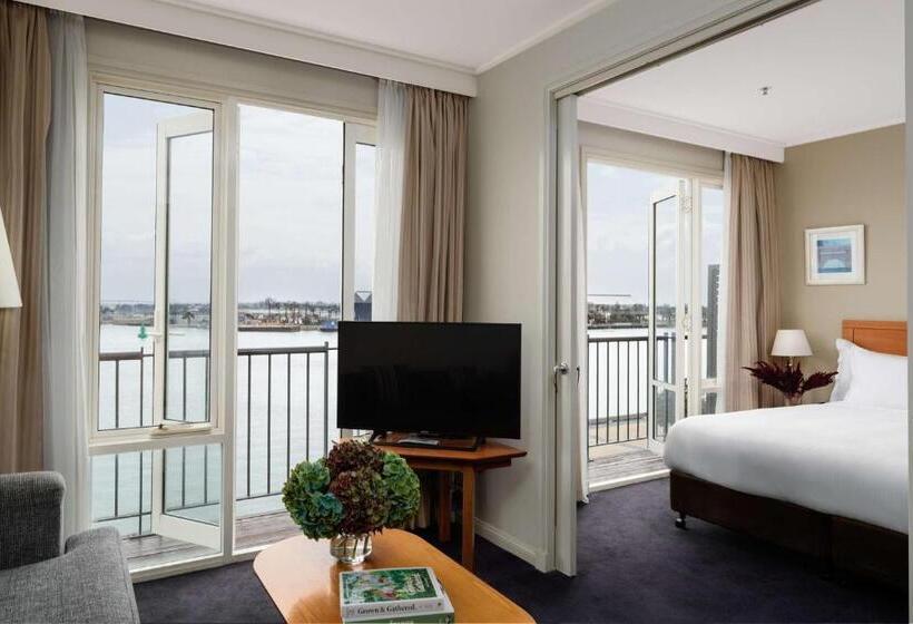 带大床的套房, Rydges Newcastle