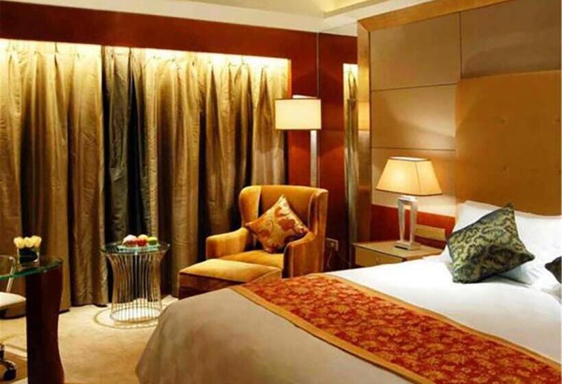 带城市景观和大床的豪华房间, Sofitel Harbin
