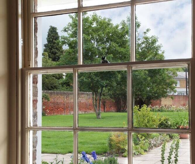 스탠다드 룸, Stoke Place  Part Of The Cairn Collection