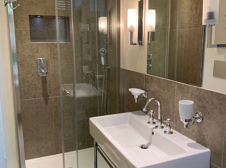 스탠다드 룸, Stoke Place  Part Of The Cairn Collection