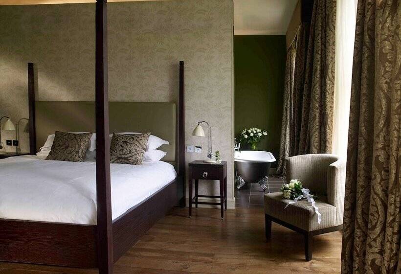 주니어 스위트, Stoke Place  Part Of The Cairn Collection