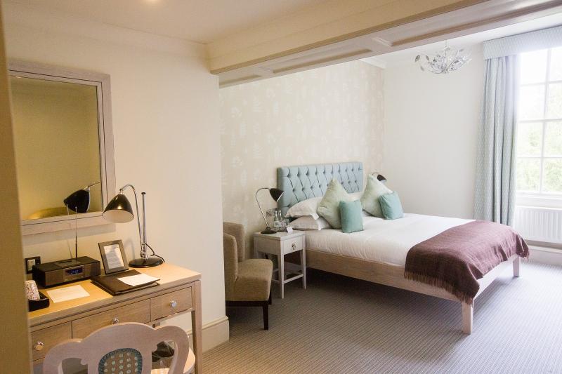 디럭스 룸, Stoke Place  Part Of The Cairn Collection