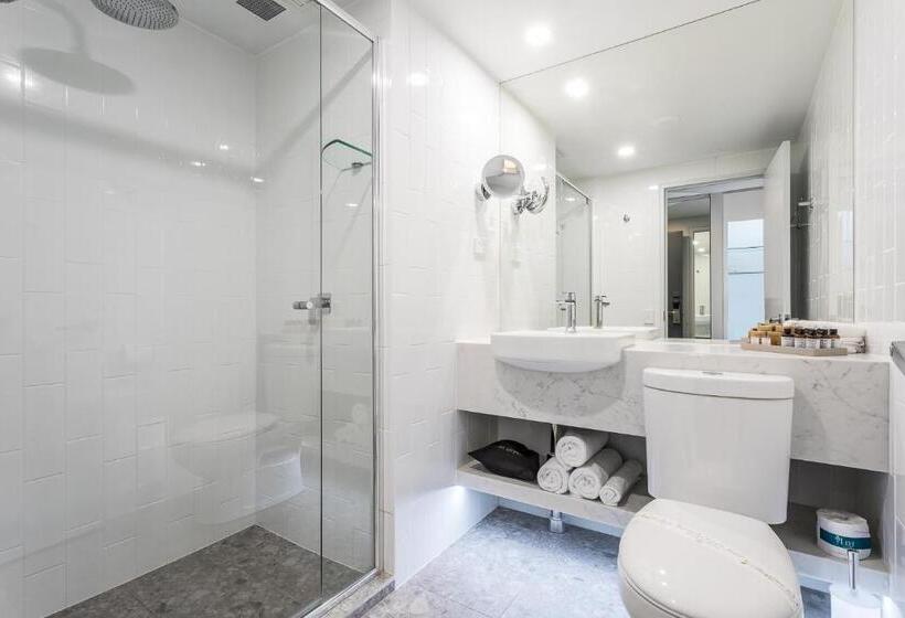 חדר דחוקס עם מיטת קינג, Kingsford Smith Motel