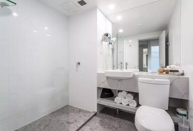اتاق لوکس, Kingsford Smith Motel