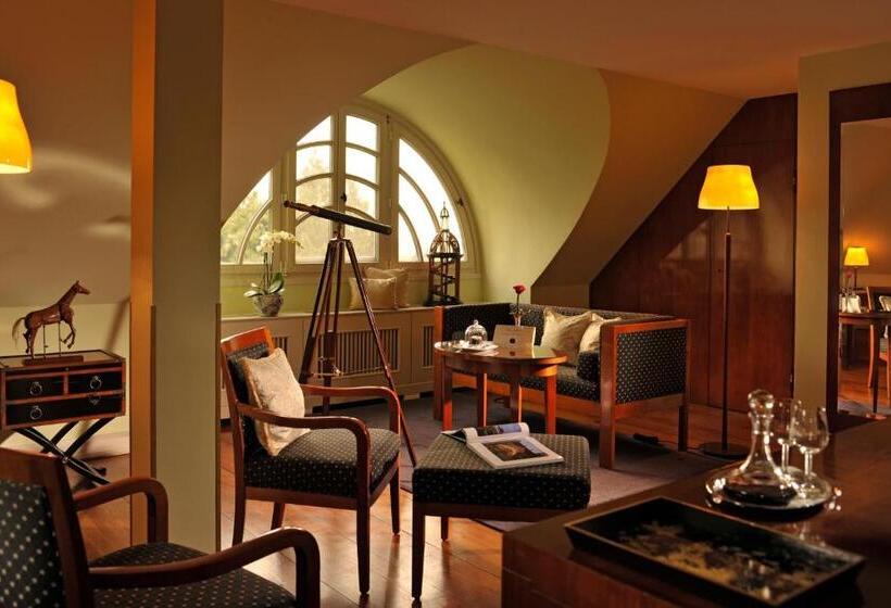 جناح جونيور, Schlosshotel Burg Schlitz