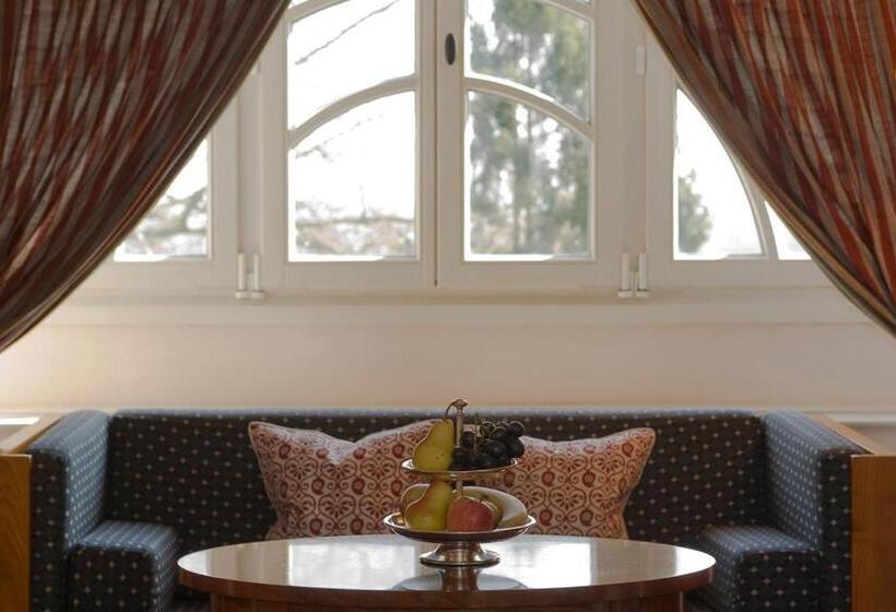 جناح جونيور, Schlosshotel Burg Schlitz