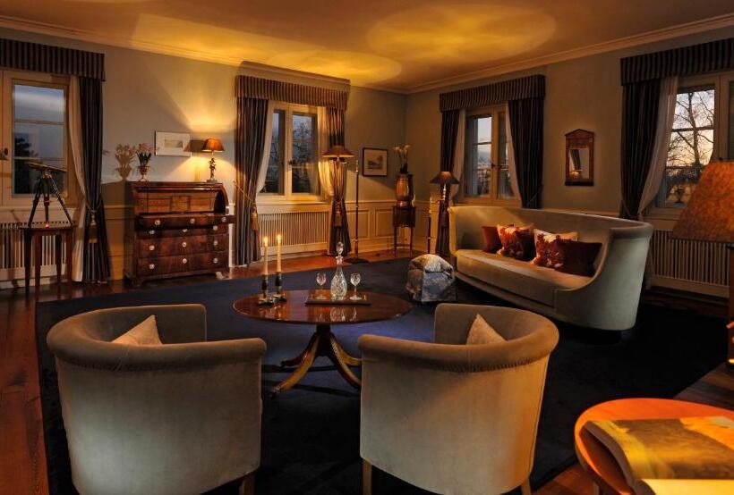 جناح جونيور, Schlosshotel Burg Schlitz