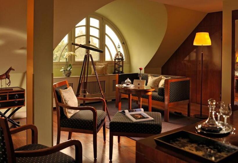 جناح جونيور, Schlosshotel Burg Schlitz