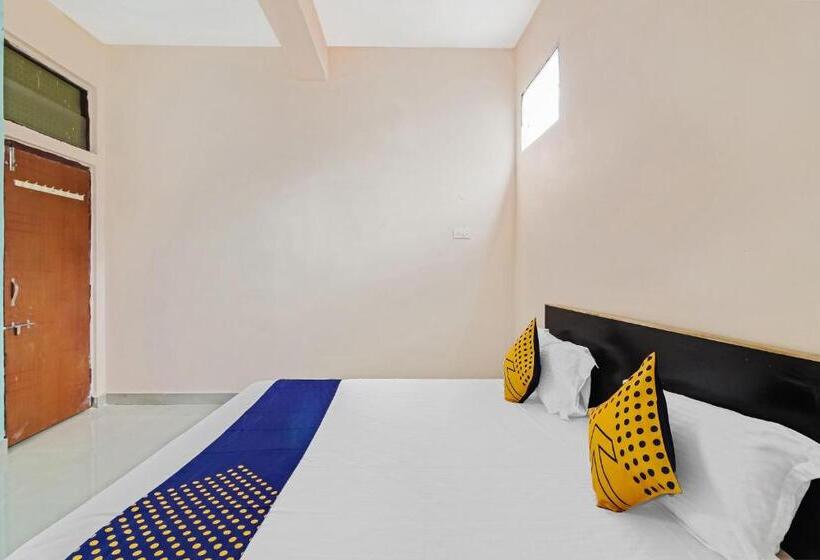 スタンダードルーム, Spot On 61415 Sitara Grand Lodge